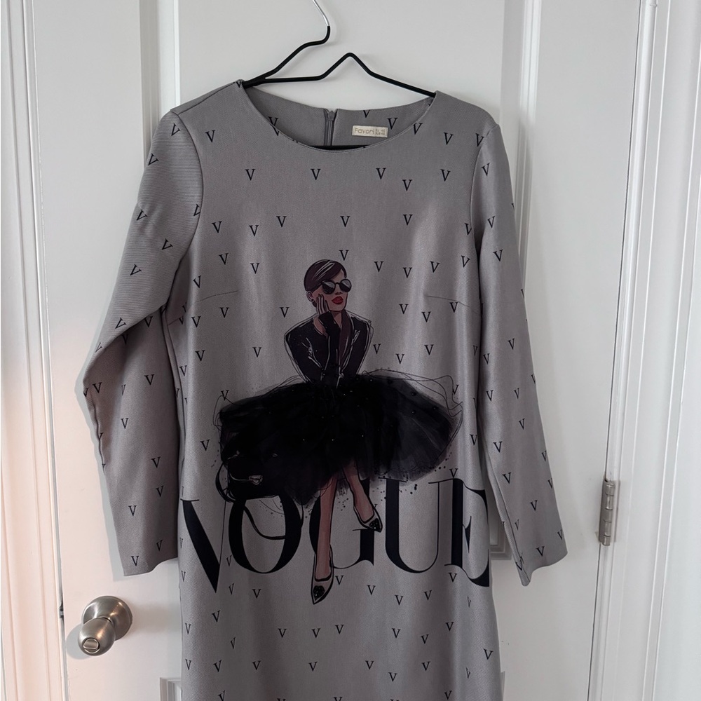 Gray Long Sleeve Dress with Graphic Print